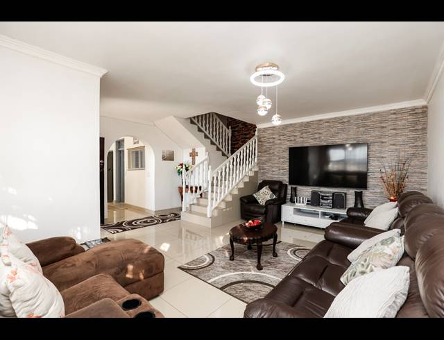 4 BEDROOM HOUSE FOR SALE IN AVOCA